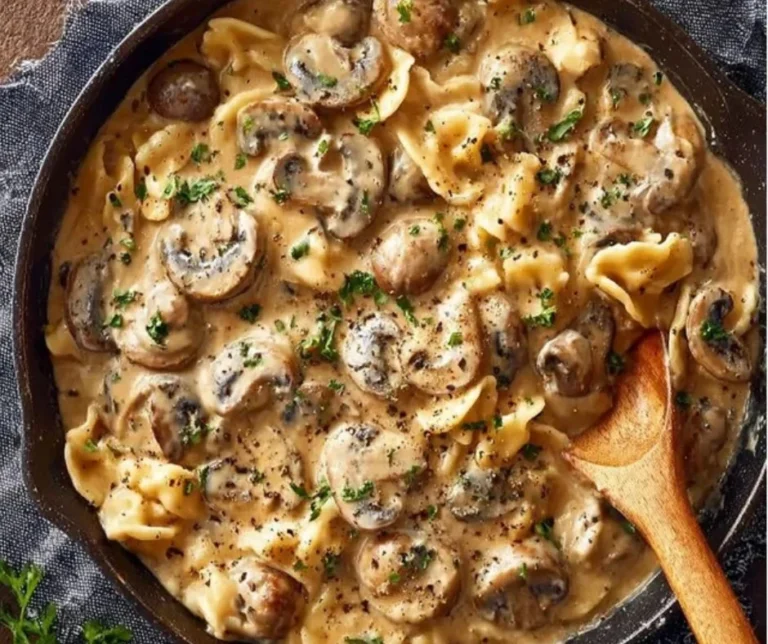 Mushroom Stroganoff (Vegetarian) 2 Delicious vegetarian Mushroom Stroganoff served in a bowl